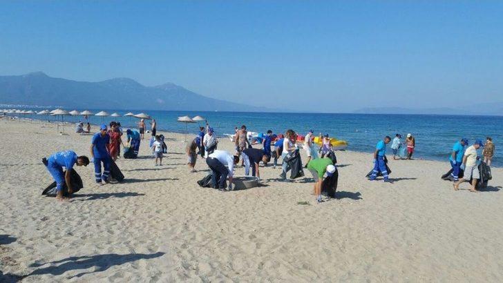 Vatandaşlar Büyükşehir Ekipleriyle Sahilde Temizlik Yaptı G5