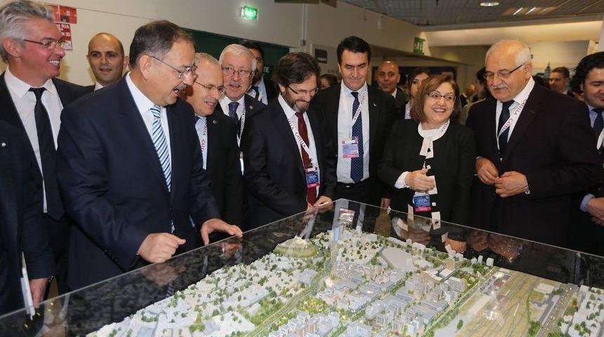 Gaziantep Fansa Mıpım Fuarı&rsquo;nda Yabancı Yatırımcılara Anlatılıyor