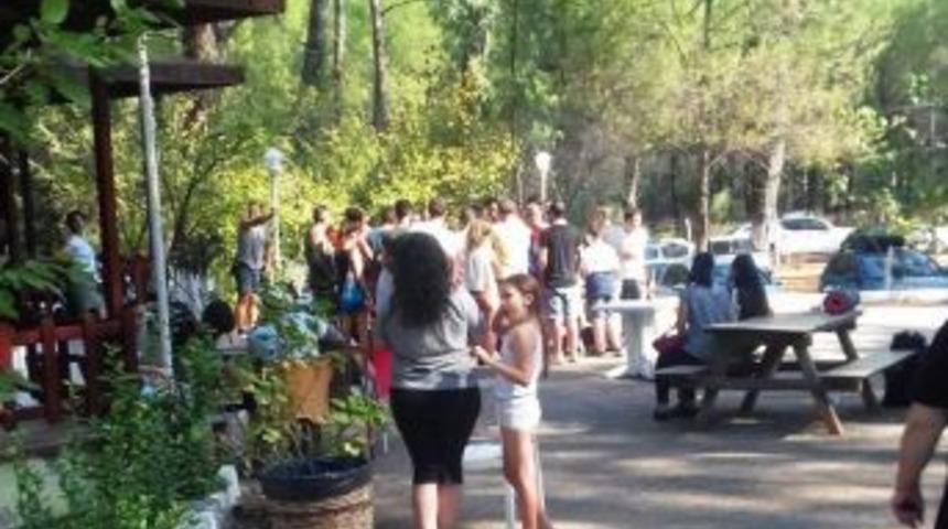 Akyaka&rsquo;daki Orman Kampına Giremeyince Geri D&ouml;nd&uuml;ler