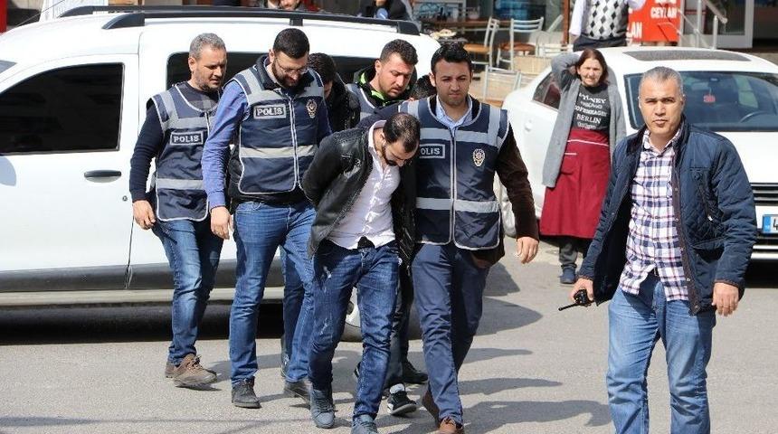 Motosiklet Hırsızları &Ouml;nce Kameraya Sonra Polise Yakalandı