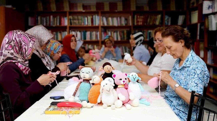 Bağcılarlı Kadınlar Tığlarıyla Mutluluk Ördüler