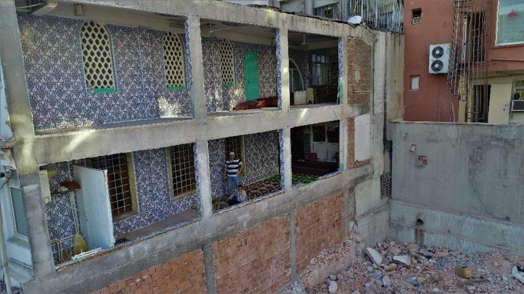 (&ouml;zel Haber) Bah&ccedil;elievler&rsquo;de Bir Duvarı Olmayan Cami Havadan G&ouml;r&uuml;nt&uuml;lendi