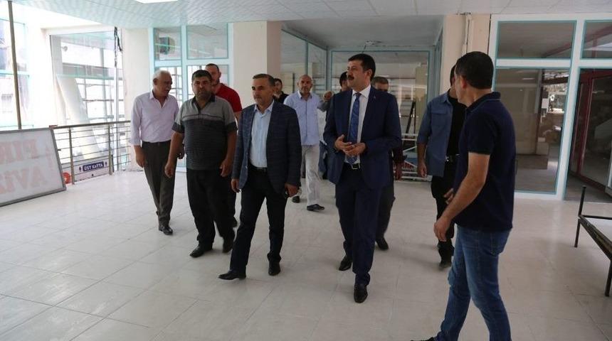 Eyy&uuml;biye Belediyesi Yanan İş Merkezinin Tadilatını Yaptı