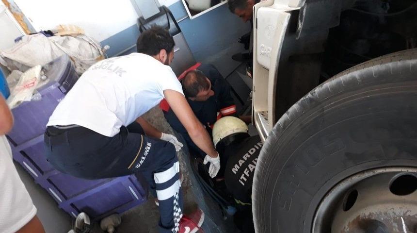 Rot - Balans Yapılan Tırın Altında Kaldı