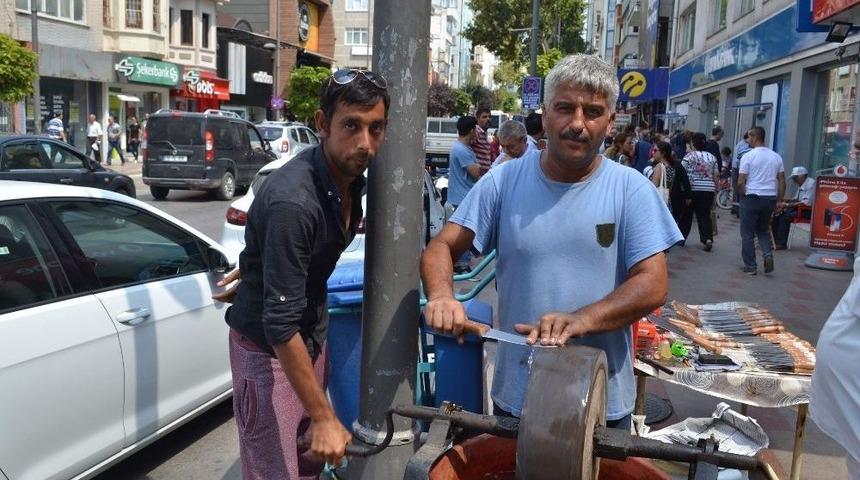 Bileyiciler Kurban Mesaisinde