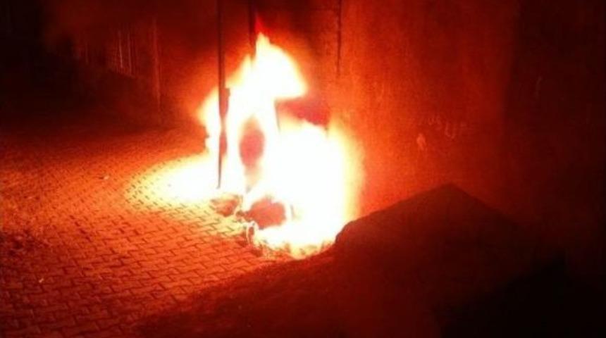 Derik&rsquo;te Ka&ccedil;ak Elektrik İ&ccedil;in Panoyu Yaktılar