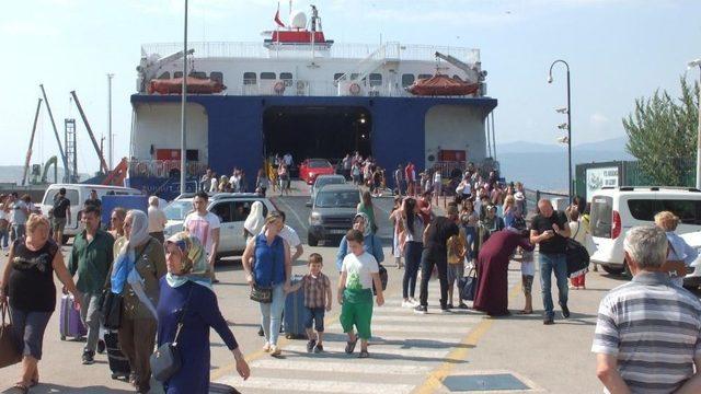 Deniz Otobüslerinde Tatilci Yoğunluğu