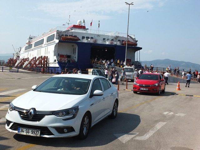 Deniz Otobüslerinde Tatilci Yoğunluğu