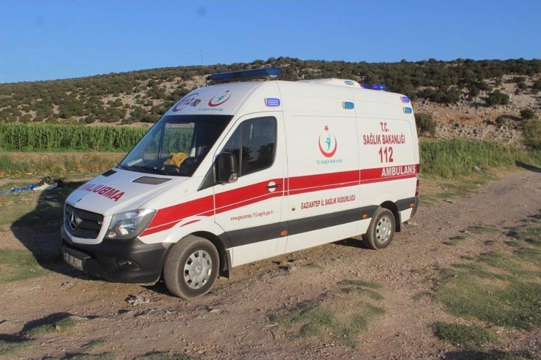 G&ouml;lette Ayağına Sarmaşık Dolanan Gen&ccedil; &Ouml;ld&uuml;