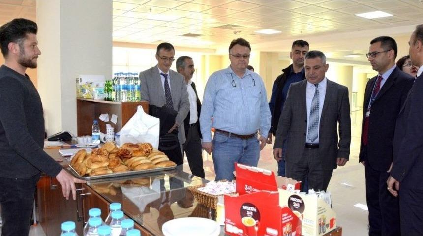 &Ccedil;om&uuml; Rekt&ouml;r&uuml; Acer, Yeni Hastane Binasını Ziyaret Etti