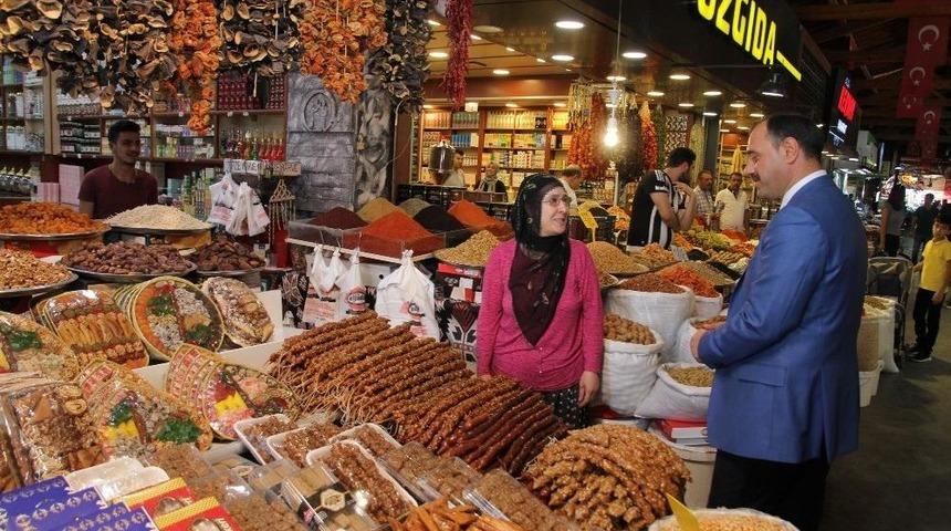 Vali Kaldırım, Kapalı &Ccedil;arşıyı Gezdi