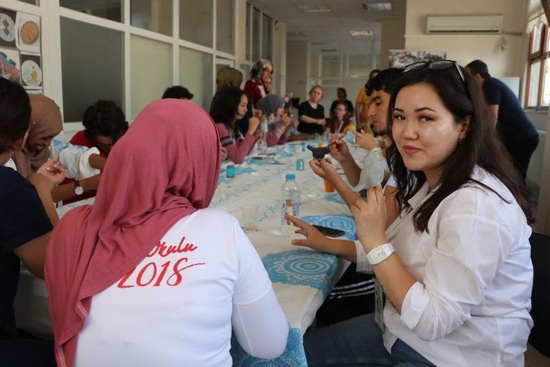 Yabancı 23 &Ouml;ğrenci Karab&uuml;k&rsquo;te El Sanatlarını &Ouml;ğreniyor