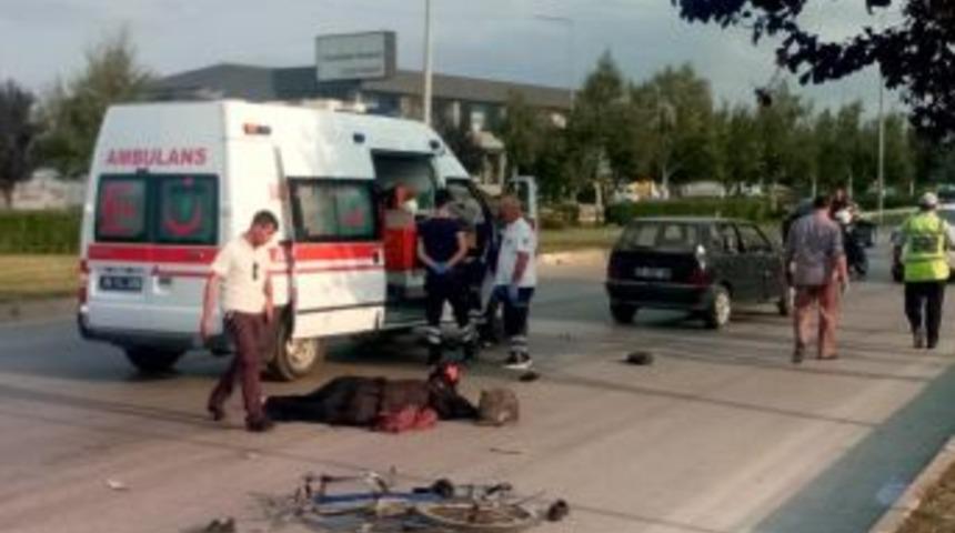 Otomobilin &Ccedil;arptığı Bisiklet S&uuml;r&uuml;c&uuml;s&uuml; &Ouml;ld&uuml;