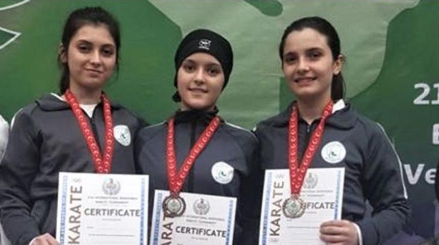 Gaziosmanpaşalı Sporculardan Karatede B&uuml;y&uuml;k Başarı