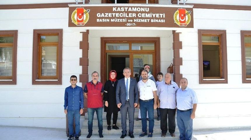 Tosya Kaymakamı Deniz Pişkin, Kastamonu Gazeteciler Cemiyetini Ziyaret Etti