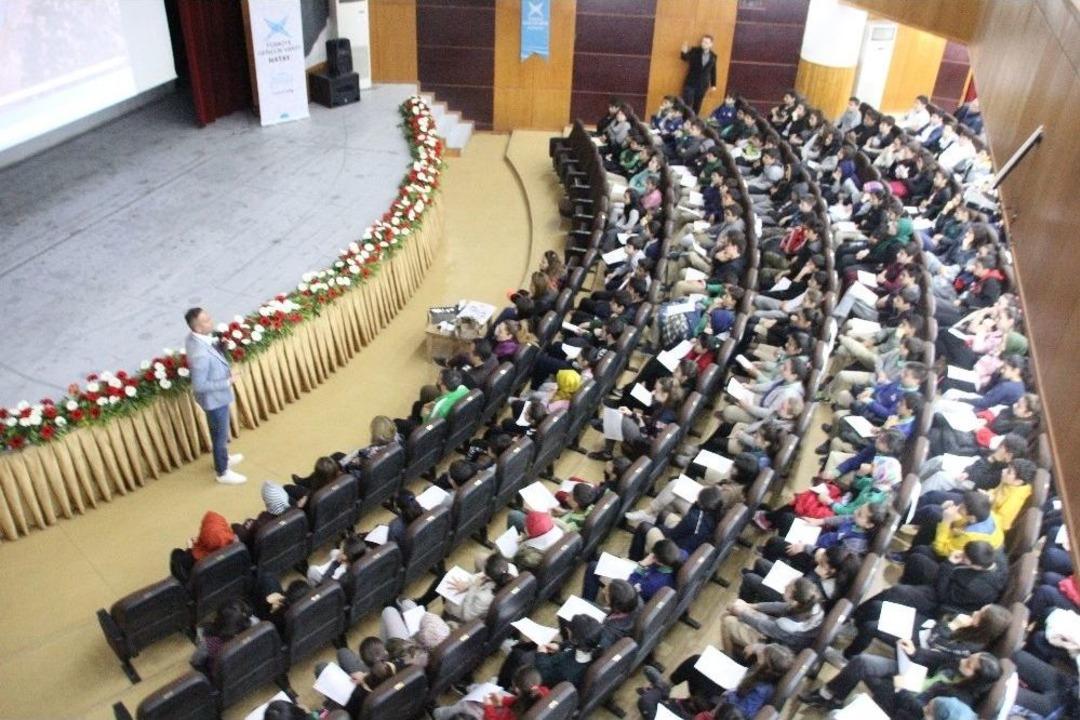 Gen&ccedil;ler "doğa Ve Teknoloji" Konferansıyla Aydınlandı