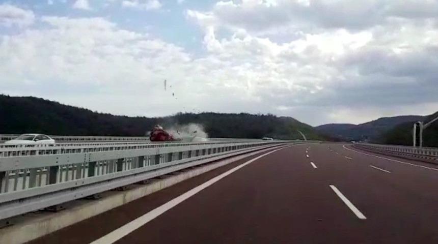 Otobanda Kilometrelerce Ters Şeritten Gitti, Sonunda Facia B&ouml;yle Yaşandı