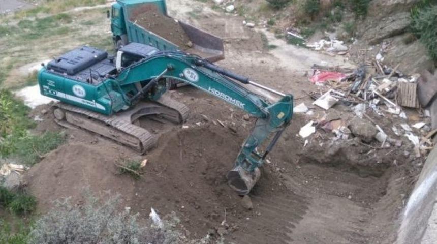 Yağmur Suyu Izgaralarının Tıkanması Önlenecek