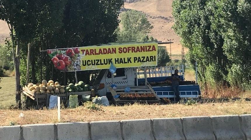Yol Kenarında Satılan Meyve Ve Sebzelere Yoğun İlgi