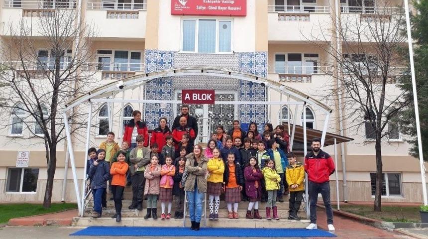 &Ouml;ğrenciler Dak İle Huzurevini Ziyaret Etti