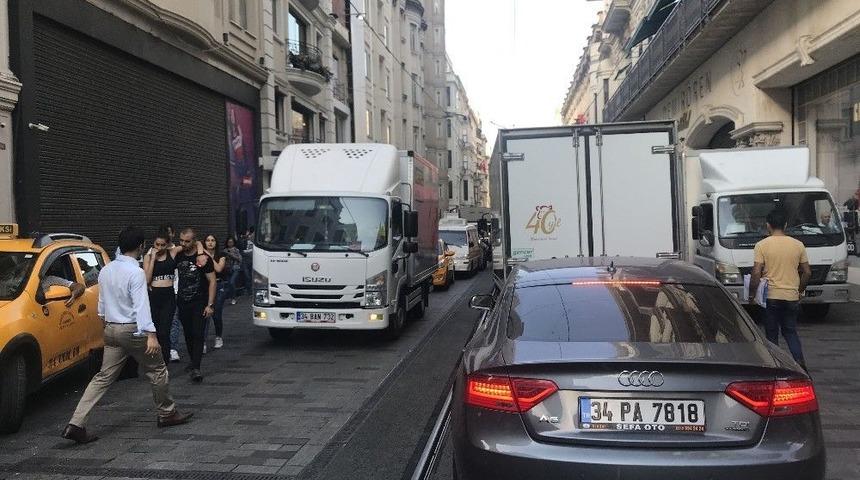 (&ouml;zel) Burası E-5 Karayolu Değil İstiklal Caddesi