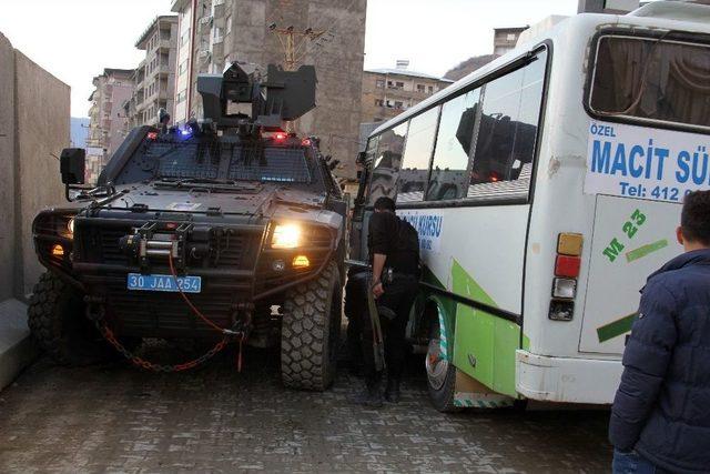 Şemdinli’de Trafik Kazası: 2 Yaralı