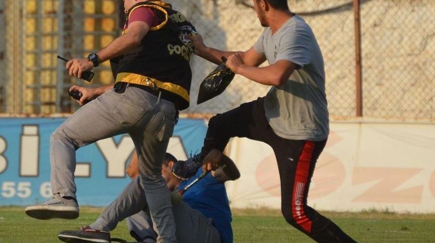 Hazırlık Maçında Taraftarlar Birbirine Girdi