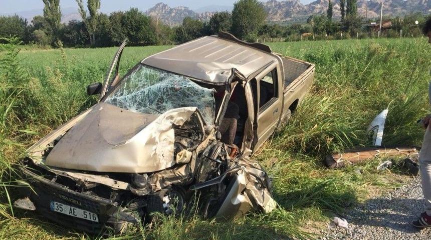 Nazilli&rsquo;de Trafik Kazası; 3 Yaralı