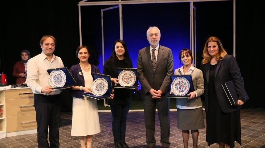 ’geç Kalanlar’ İsimli Tiyatro Oyunu Kütahya’da Sahnelendi