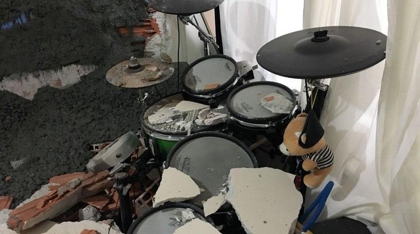 Oyuncu G&uuml;lden Dudarık&rsquo;ın Evi Beton Altında Kaldı, Kardeşi &Ouml;l&uuml;mden D&ouml;nd&uuml;