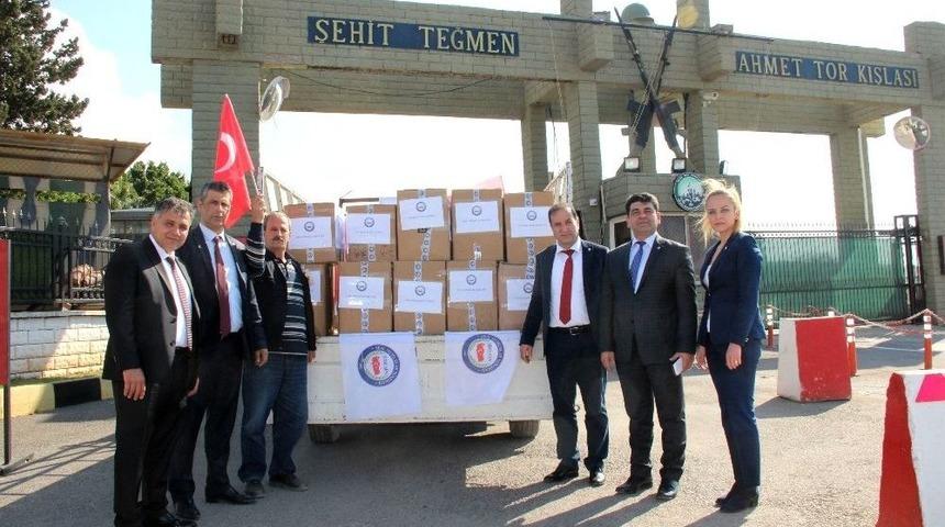 Sivil Memurlardan Mehmet&ccedil;ik&rsquo;e Temizlik Malzemesi Yardımı