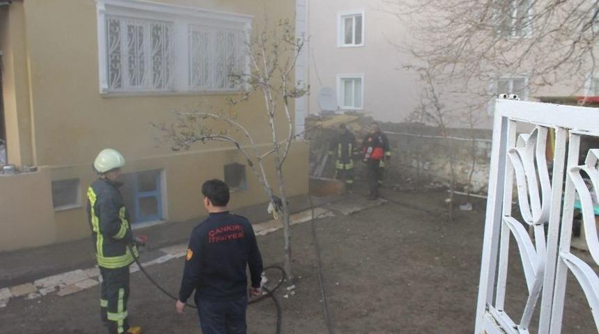 Bodrum Katında &Ccedil;ıkan Yangın Y&uuml;rekleri Ağza Getirdi