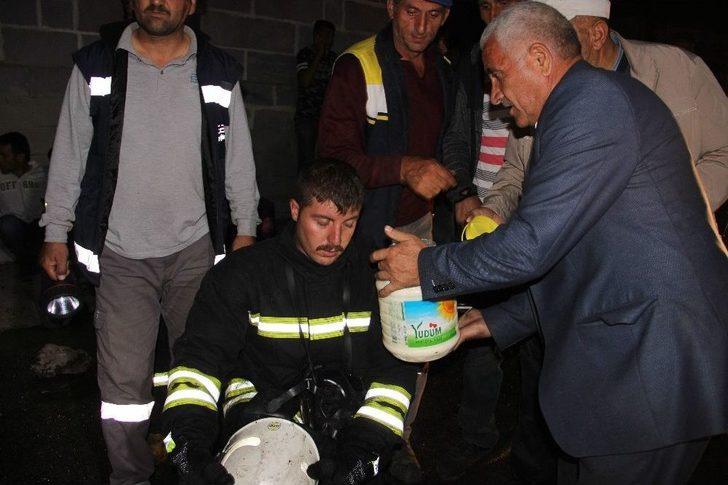 Elektrik Tellerinden Çıkan Yangın 5 Ev Ve Ahırı Kül Etti G4