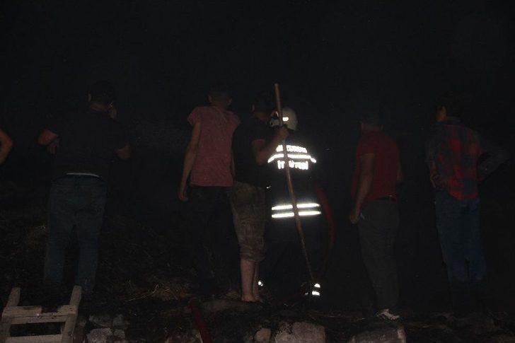 Elektrik Tellerinden Çıkan Yangın 5 Ev Ve Ahırı Kül Etti G5