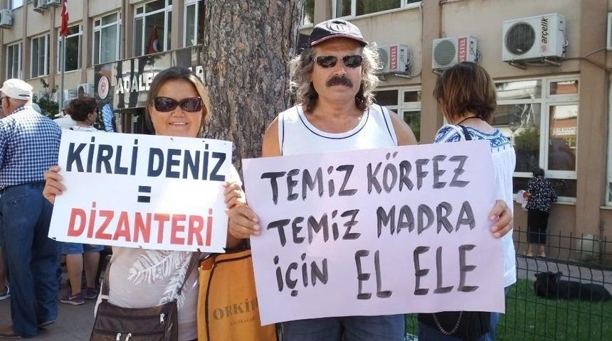 &Ccedil;evreciler Dere Kirliliğine Dikkat &Ccedil;ekti Su&ccedil; Duyurusunda Bulundu