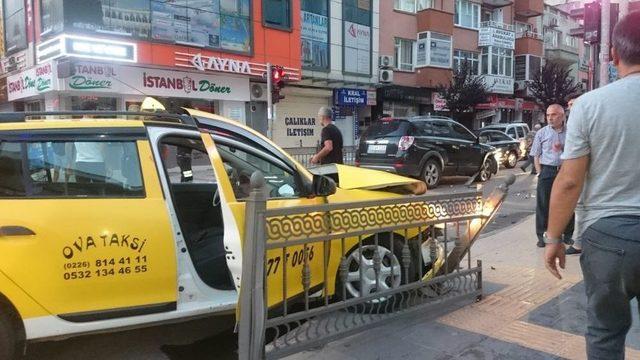 Yalova’da Ters Yön Kazası: 2 Yaralı