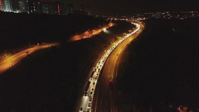 Tem’de Bayram Yoğunluğu Gece Saatlerinde Havadan Görüntülendi