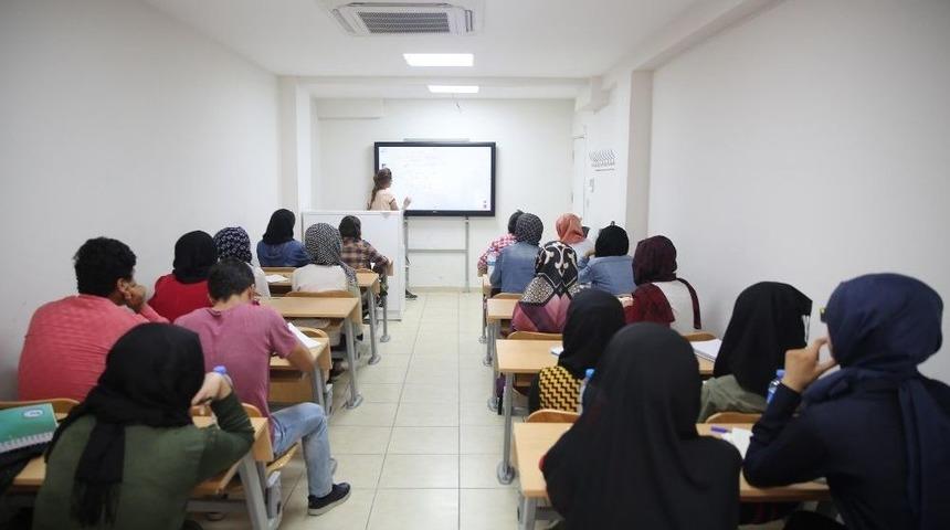 &Ouml;ğrenciler Hedeflerine Haliliye Belediyesiyle Ulaşıyor