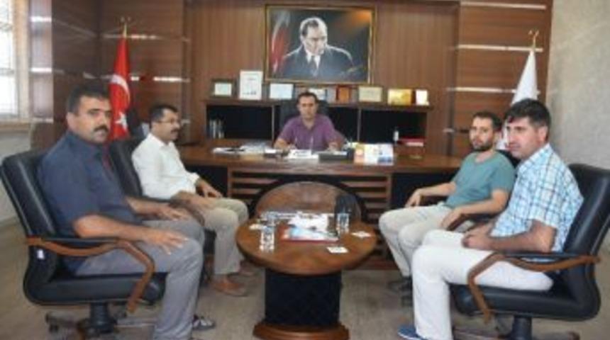 Kahta İlim Yayma Cemiyeti Yönetimi Müdür Tünçmen İle Bir Araya Geldi