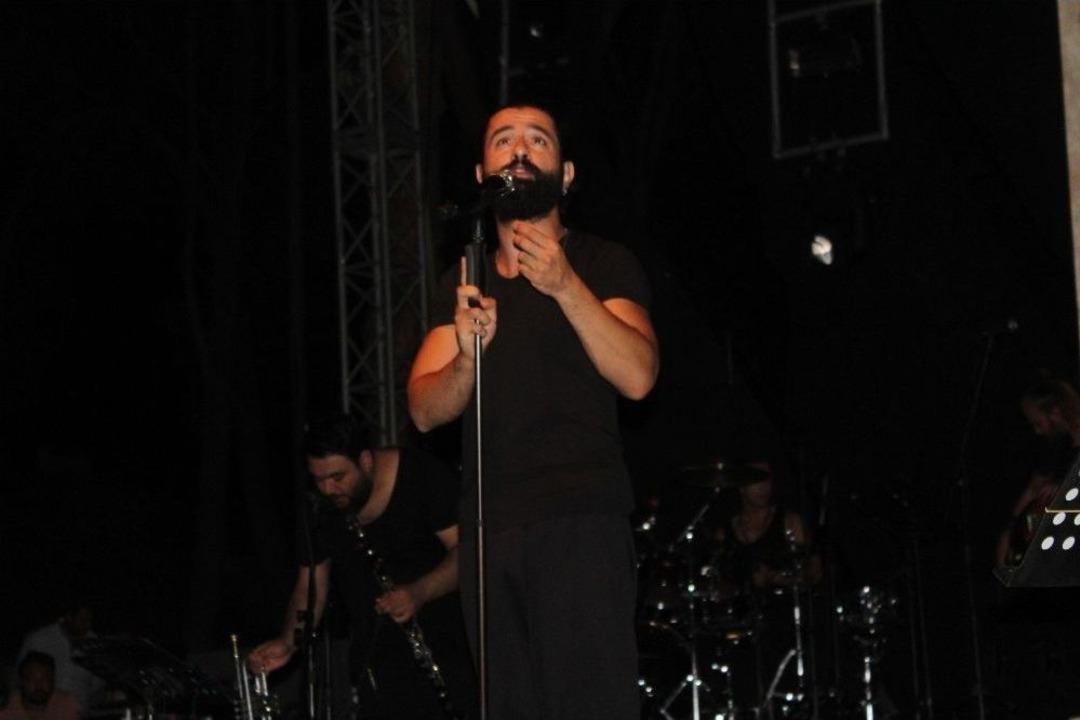 Koray Avcı En G&uuml;zel Şarkılarını Ayvalıkg&uuml;c&uuml; Belediyespor İ&ccedil;in Seslendirdi