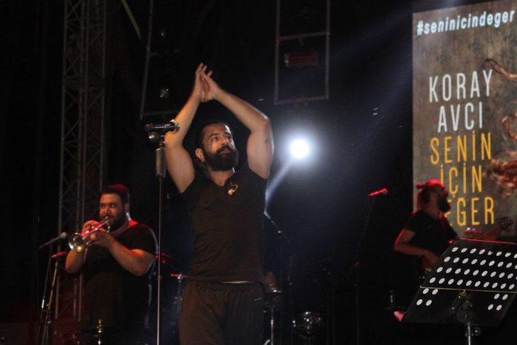Koray Avcı En Güzel Şarkılarını Ayvalıkgücü Belediyespor İçin Seslendirdi G3