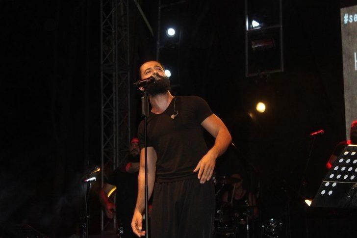 Koray Avcı En Güzel Şarkılarını Ayvalıkgücü Belediyespor İçin Seslendirdi G4