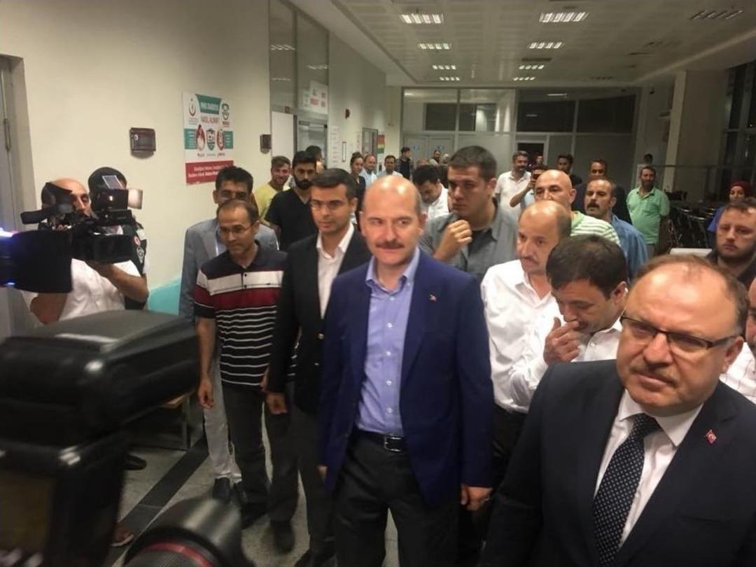 İ&ccedil;işleri Bakanı Soylu Hastanede Yaralıları Ziyaret Etti