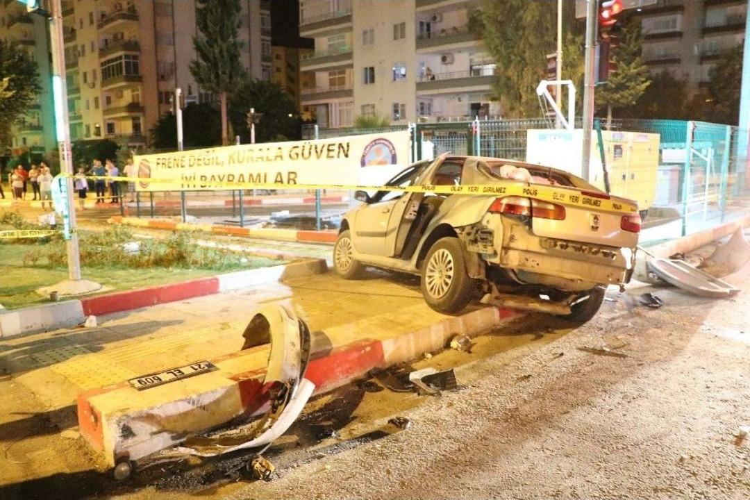 Mersin&rsquo;de Feci Kaza; 1 &Ouml;l&uuml;, 4 Yaralı