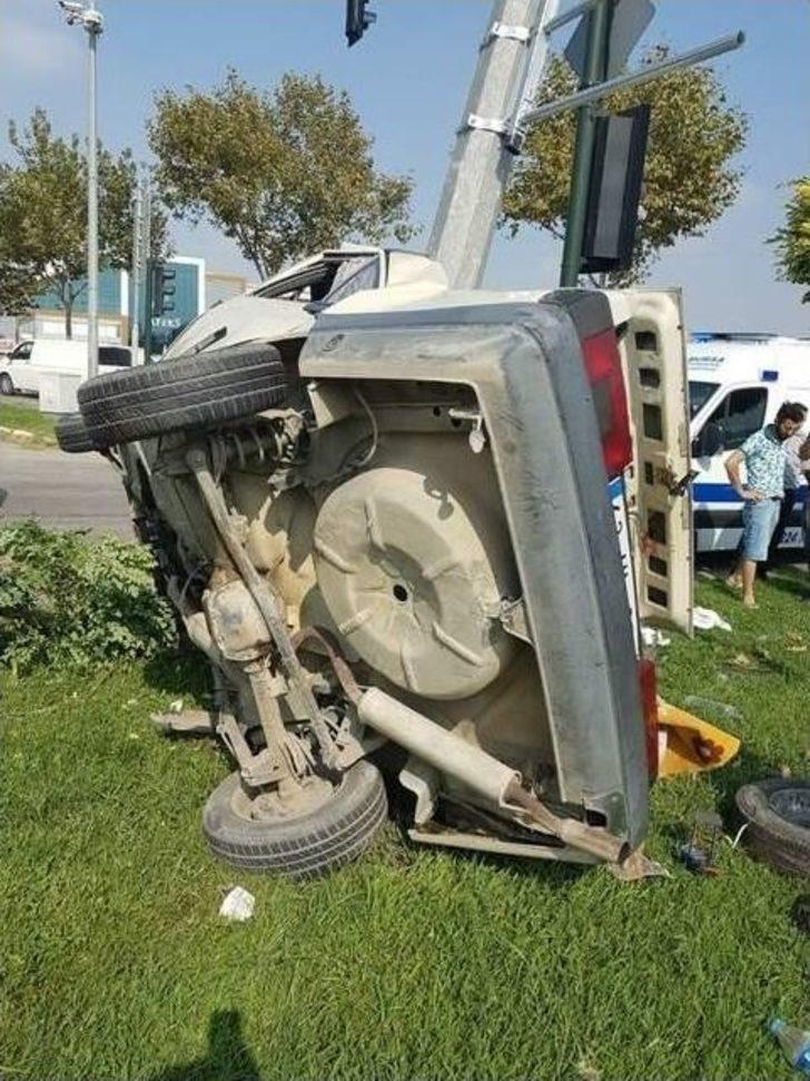 Elektrik Direğine Çarpan Otomobil Kağıt Gibi Yırtıldı G3