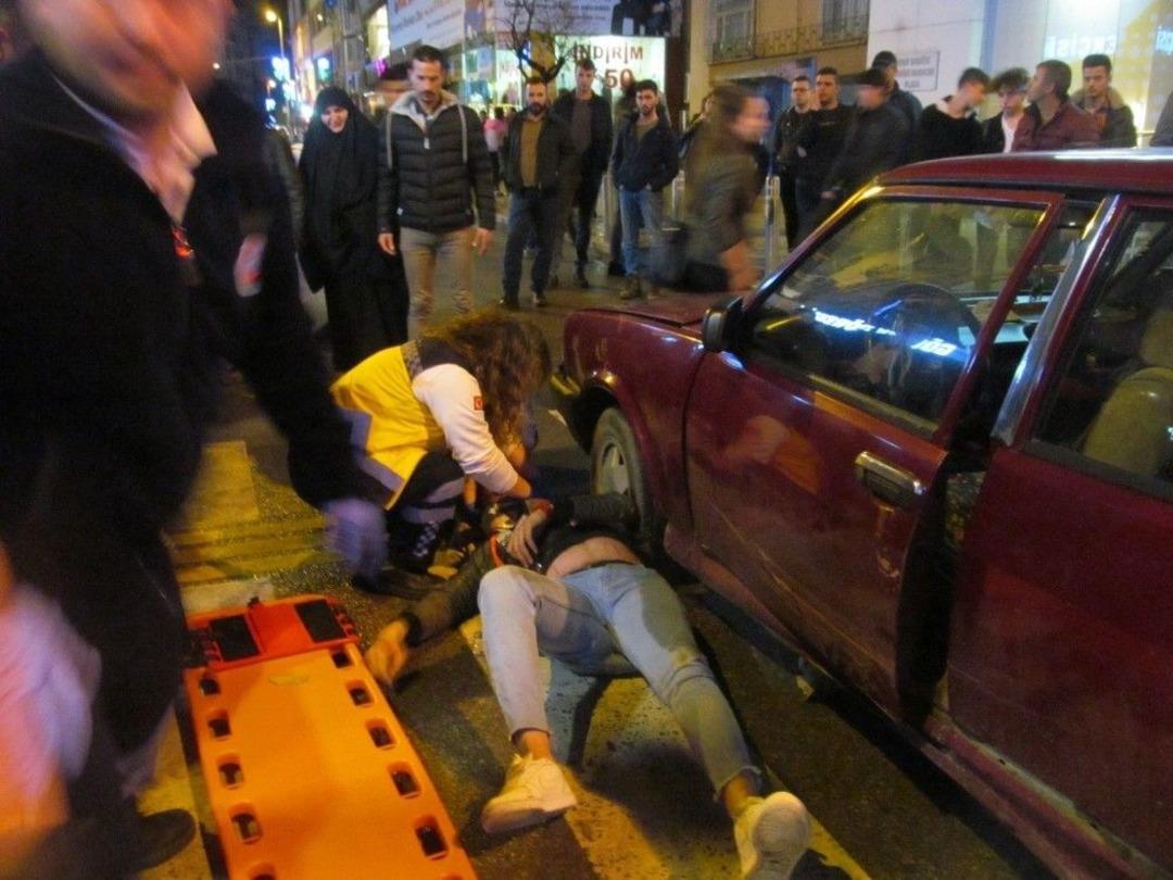 Kocaeli&rsquo;de Elektrikli Bisikleti İle Ters Şeride Giren Gence Otomobil &Ccedil;arptı