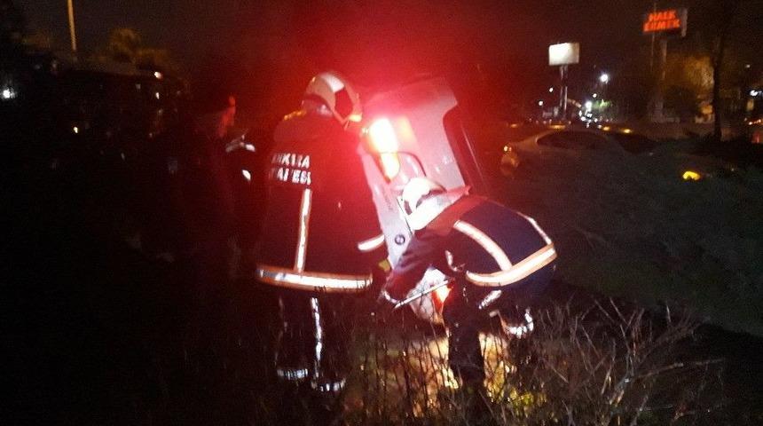 Lastiği Patlayan Otomobil Ağa&ccedil;lık Alana Devrildi: 2 Yaralı