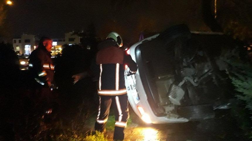 Lastiği Patlayan Otomobil Ağa&ccedil;lık Alana Devrildi: 2 Yaralı