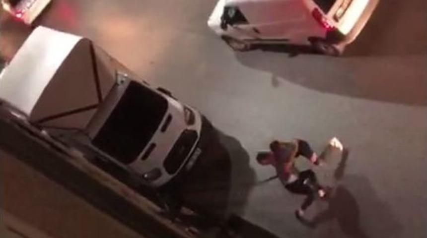 Bah&ccedil;elievler&rsquo;de Kadın Ve Erkeklerin Sopalı Kavgası Kamerada