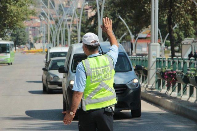 Şehir İçi Trafikte Emniyet Kemeri Takmayanlara Ceza Yağdı